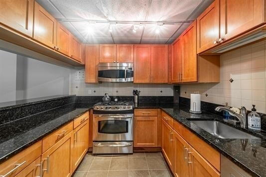 Building Photo - 347 Varick St