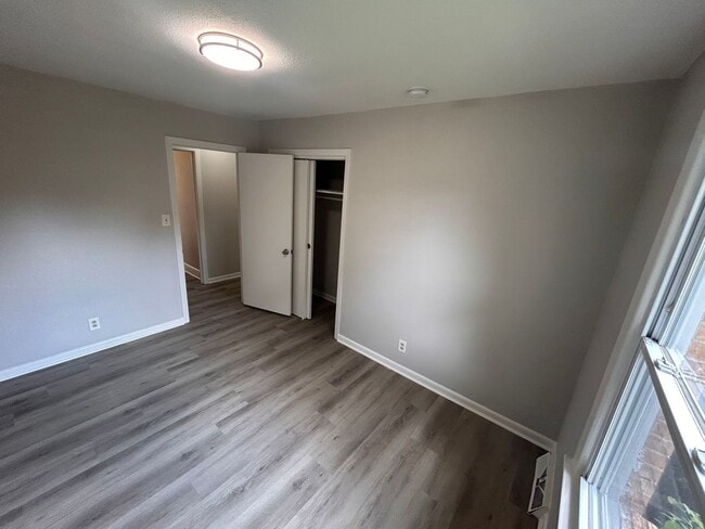 Building Photo - 4402 Kiger St SW