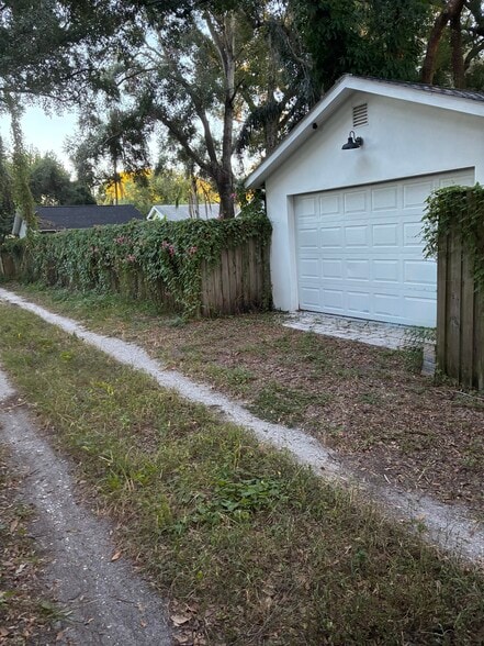 Building Photo - 1220 E Mohawk Ave