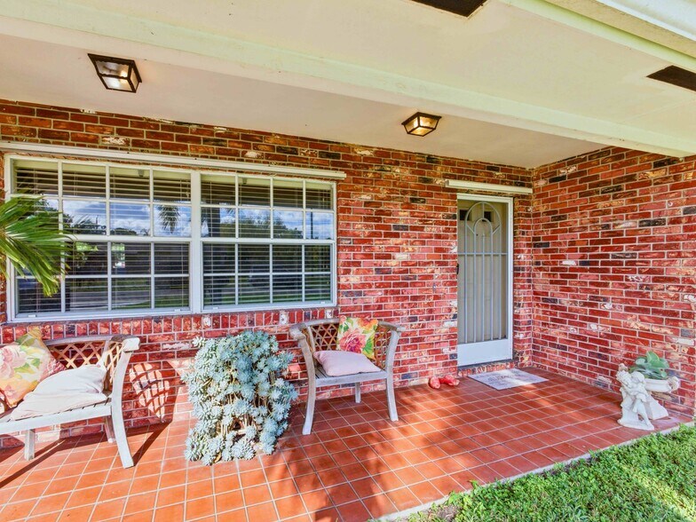 Building Photo - 6611 Venetian Dr