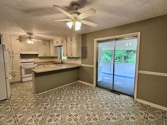 Building Photo - 2712 Sherlock Dr