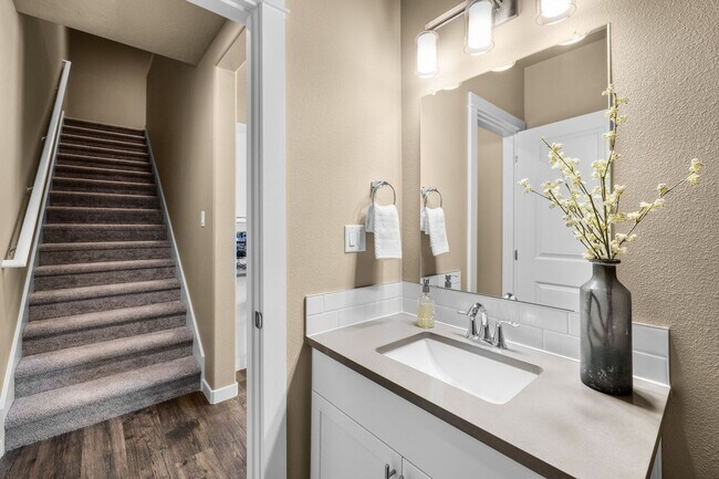 Building Photo - Brand New Stunning 3 Bed/2.5 Bath Townhouse-Old Farm District