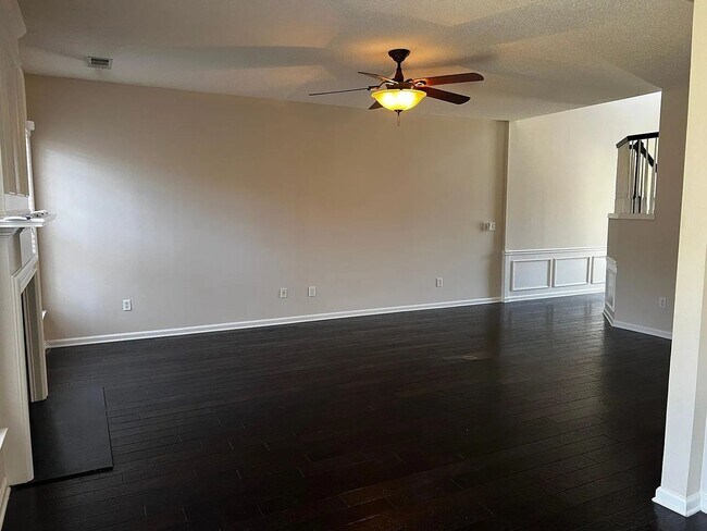 Building Photo - Spacious & beautiful 3BR Townhouse in Duluth