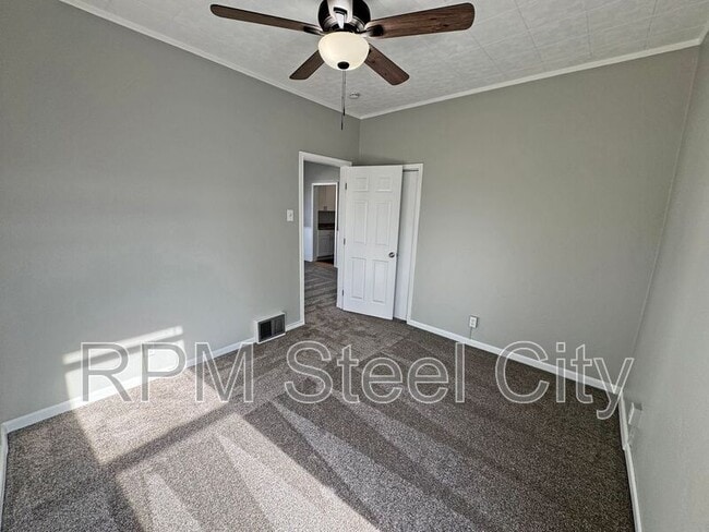 Building Photo - 1626 E Routt Ave