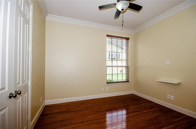 Building Photo - 821 Meadowlark Dr