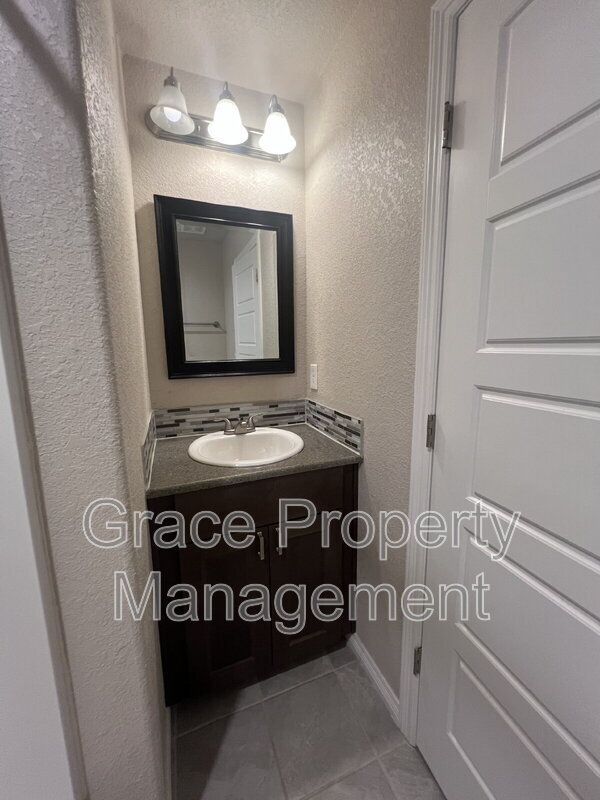 Building Photo - 6107 Kochia Ct