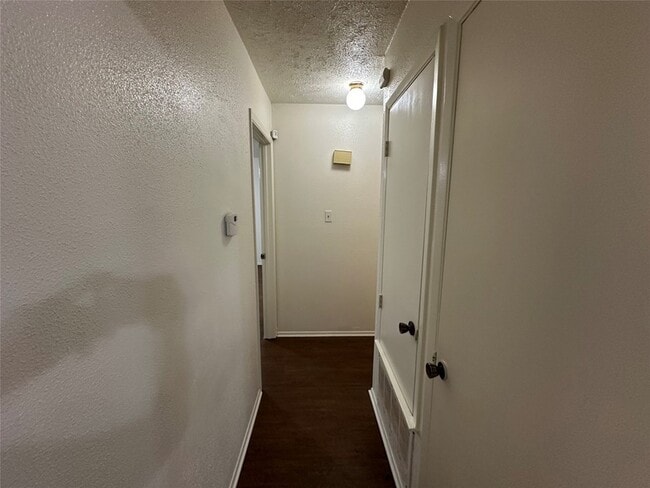 Building Photo - 917 Cherrywood Trail