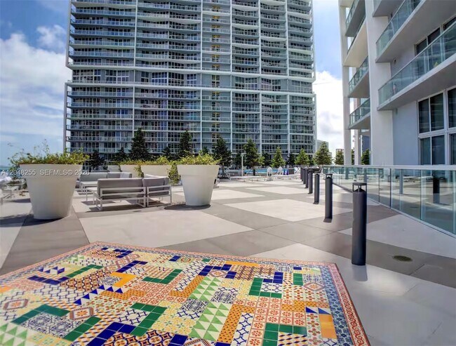 Building Photo - 485 Brickell Ave