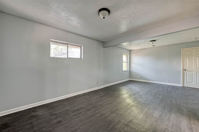 Building Photo - 10613 Buffum St