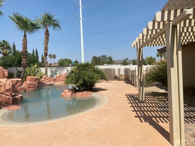 Building Photo - Single Story 4 Bedroom on 1/2 Acre Lot w/ Pool & Spa!