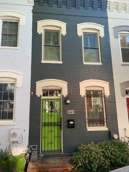 Welcome home! - 2241 12th Plz NW