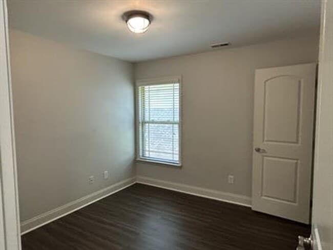 Building Photo - Charming 3-Bedroom, 2-Bath Home – 1,382 Sq Ft