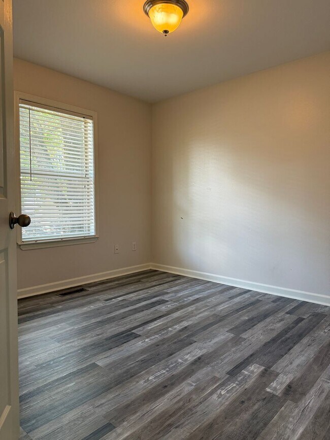 Building Photo - 6309 Countryside Dr