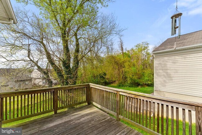 Building Photo - 575 Hunters Rd