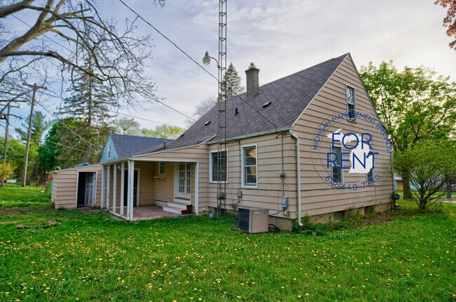 Building Photo - 708 Fremont St