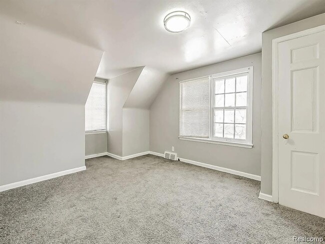 Building Photo - 9744 Lakepointe St