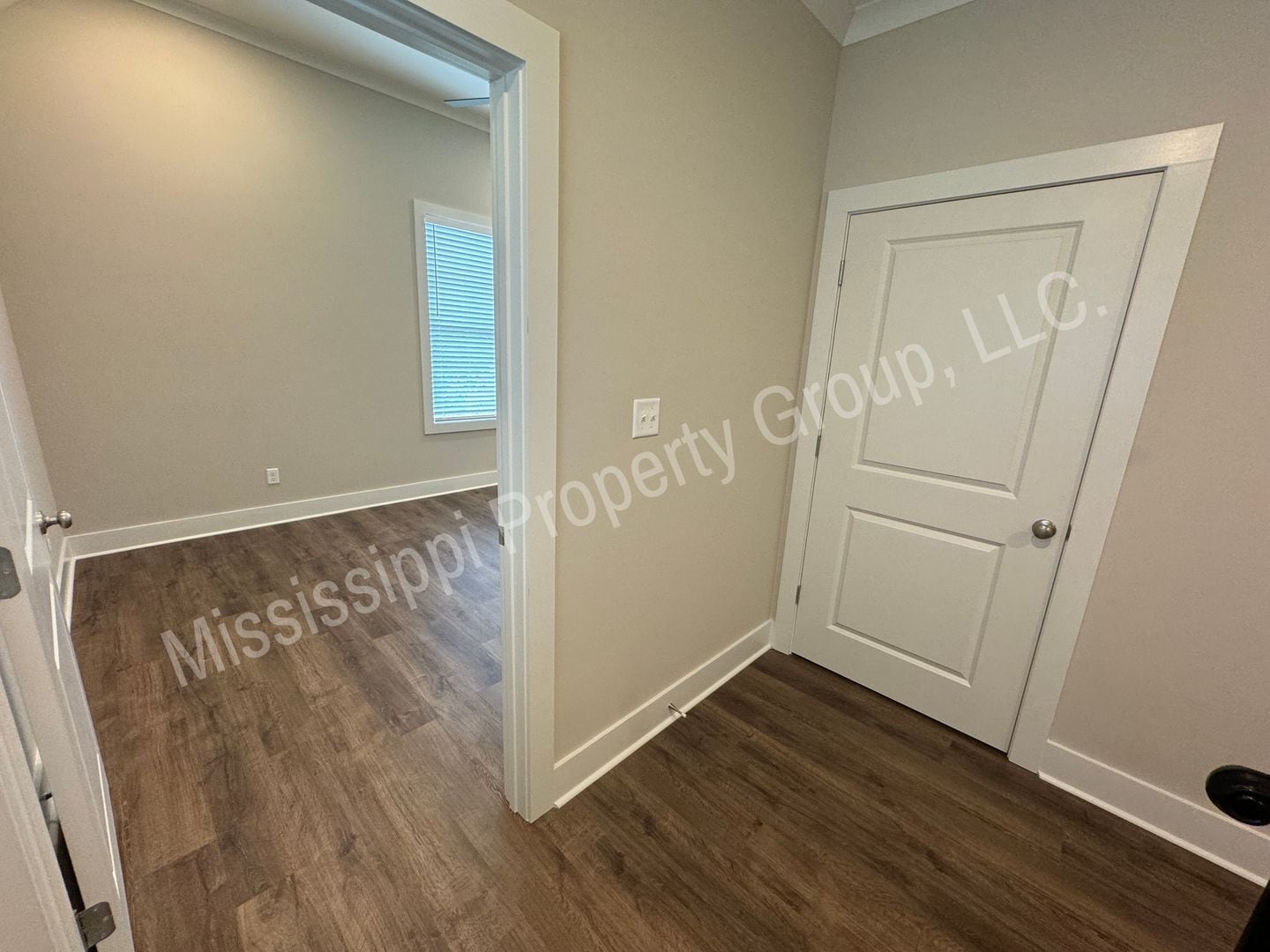 Building Photo - 1404 Pleasant Dr