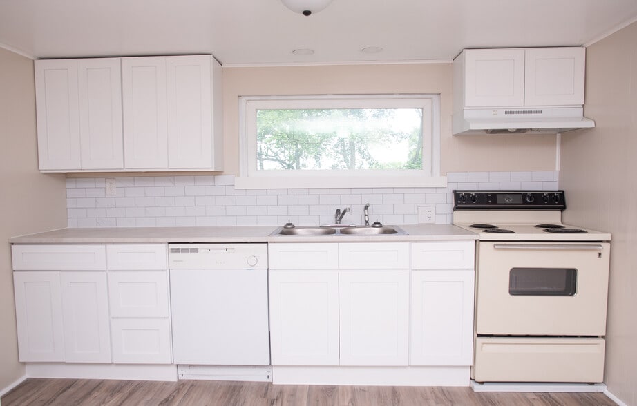 Kitchen - 1024 W Trindle Rd