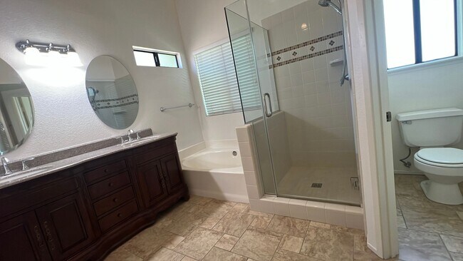 Building Photo - West Palmdale Home