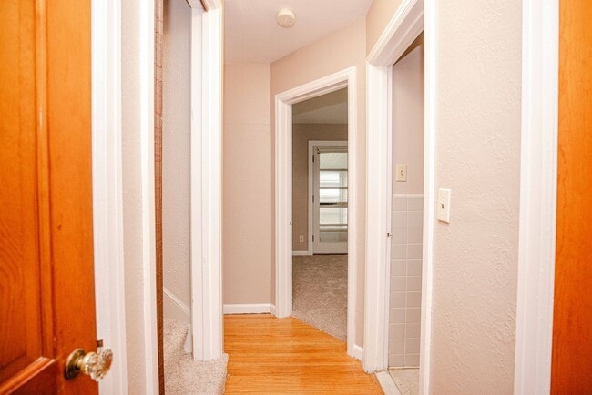 Building Photo - West Toledo 3 Bedroom