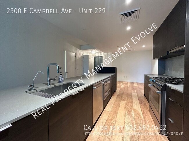 Building Photo - Luxurious Living In This High-end Condo! *...