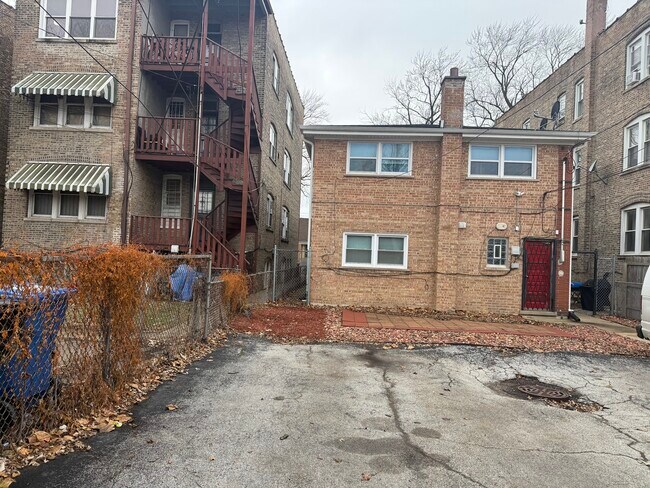 Building Photo - 11137 S Emerald Ave