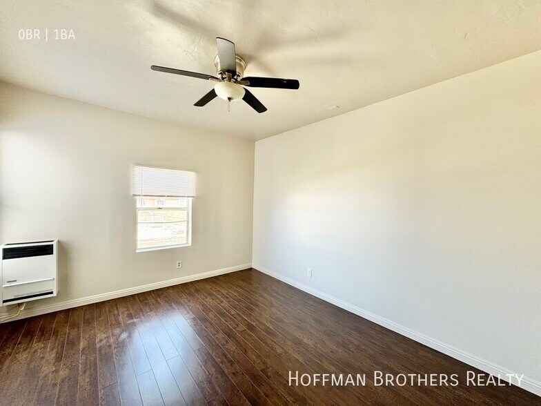 Building Photo - 1316 S Pacific Ave