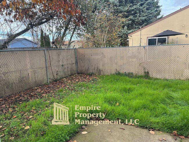 Building Photo - 3819 Dove Ln