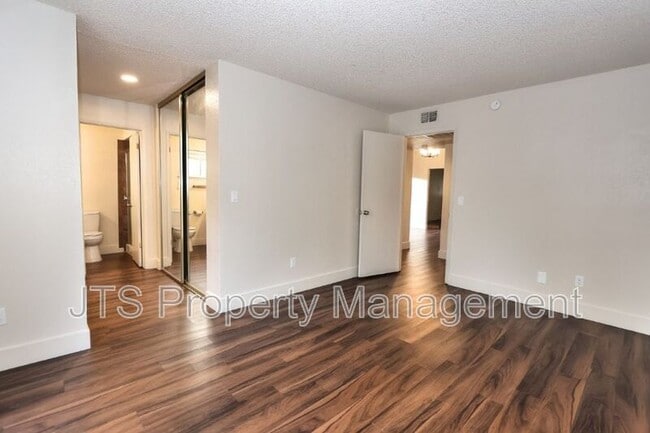 Building Photo - 8128 Sunrise E Way