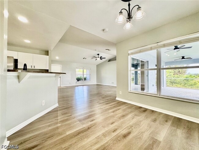 Building Photo - 714 Knox Ave S