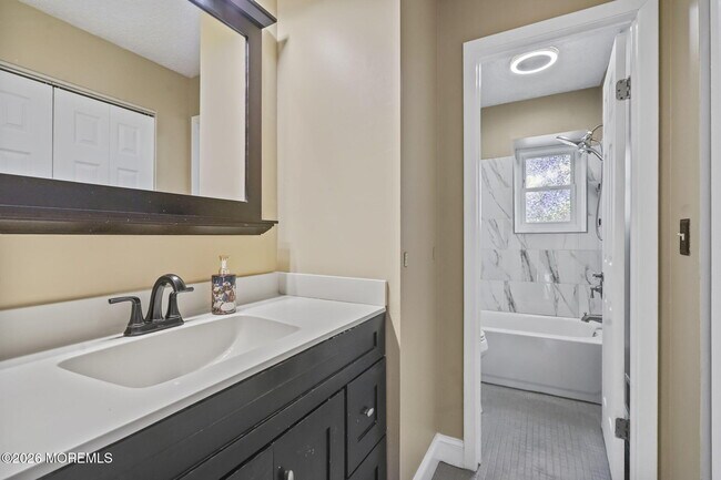 Building Photo - 1062 Cheryl Ct