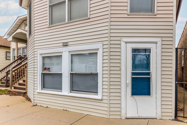 Building Photo - 7408 W Addison St