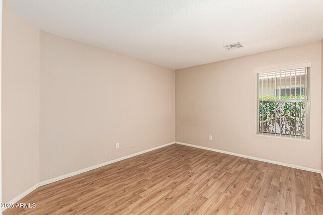 Building Photo - 28916 N Nobel Rd
