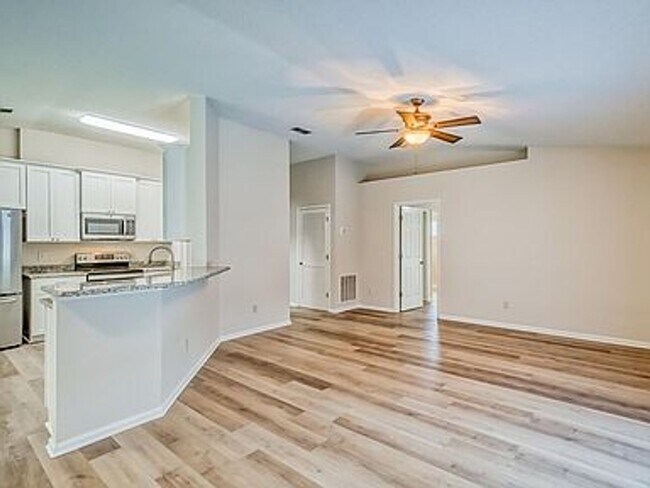 Building Photo - St Johns Rental