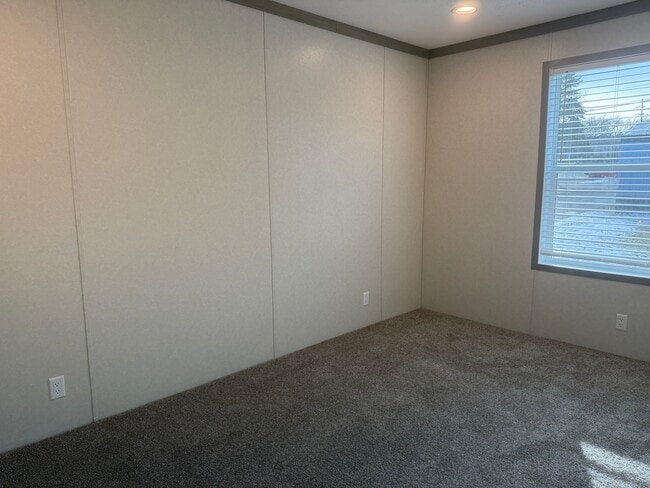 Building Photo - 40 Canal Dr