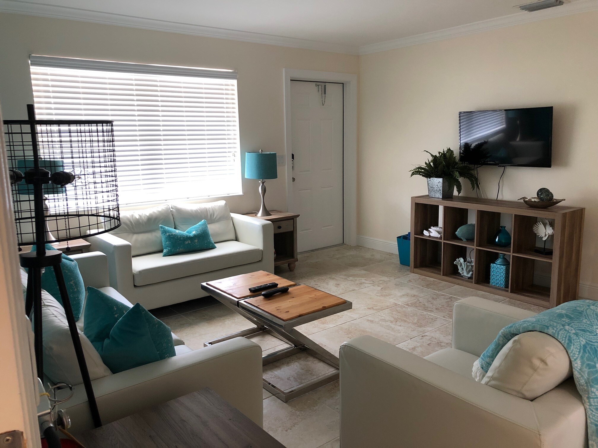 Building Photo - 1236 Beach Rd