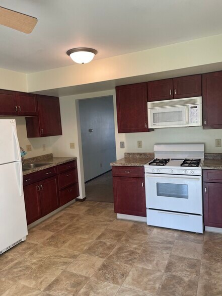 Kitchen - 210 Logan St