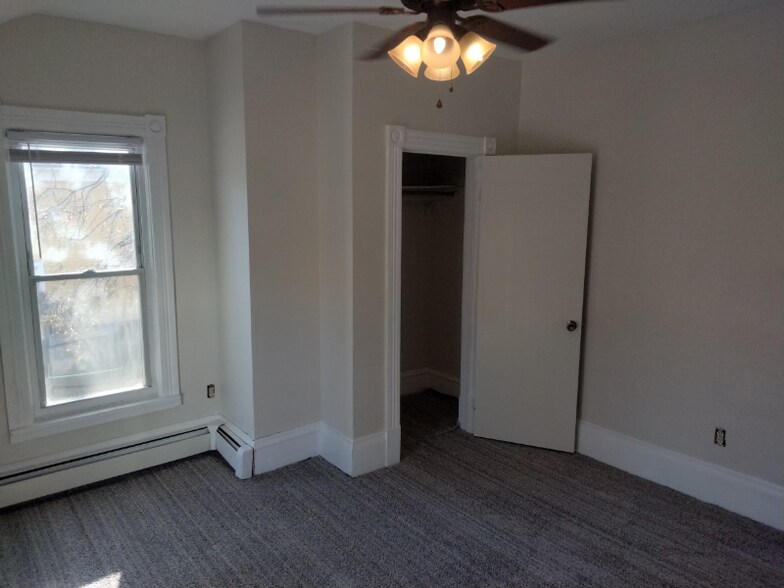 Building Photo - 17 W 27th St