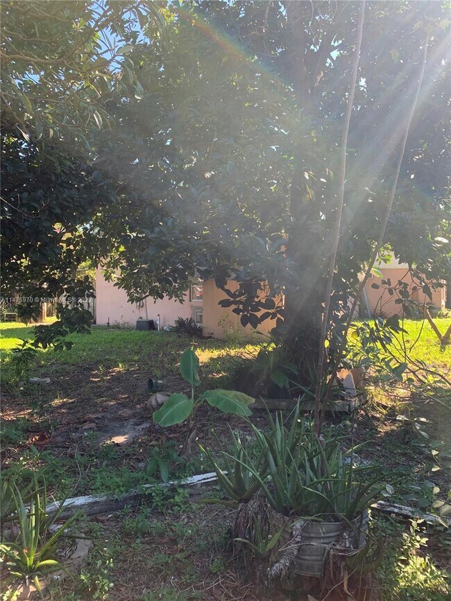 Building Photo - 1335 NE 182nd St