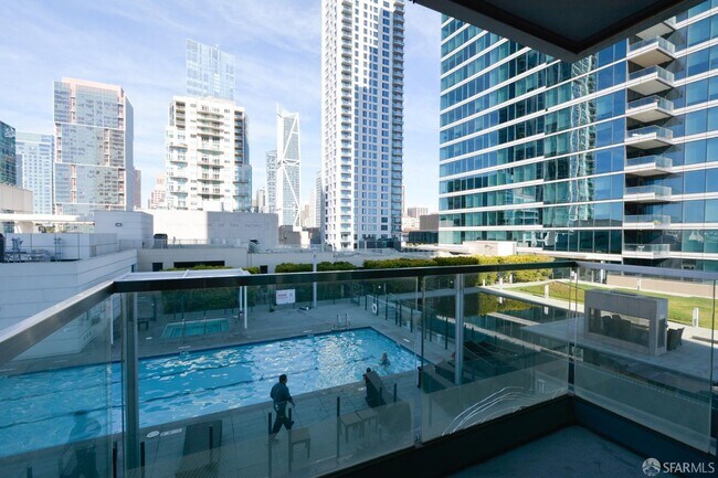 Building Photo - 425 1st St