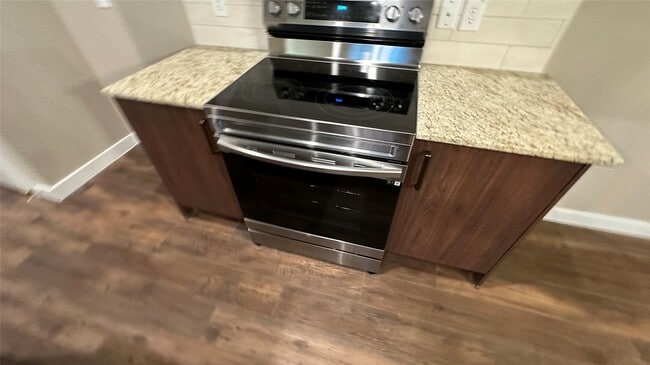 Building Photo - 9820 Grosbeak Ln