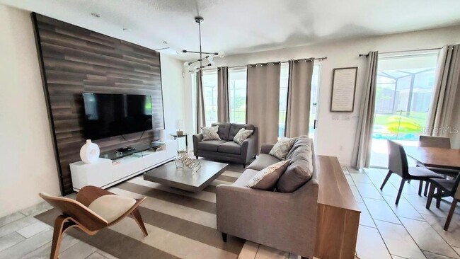 Building Photo - 3810 Oakville Ave