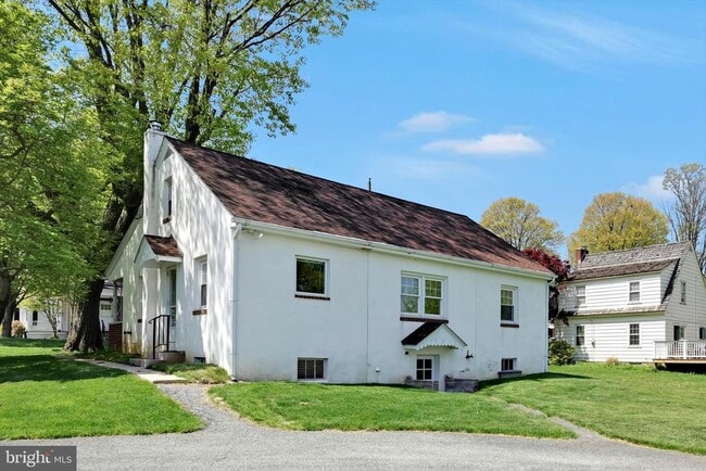 Building Photo - 27 Roselle Ave