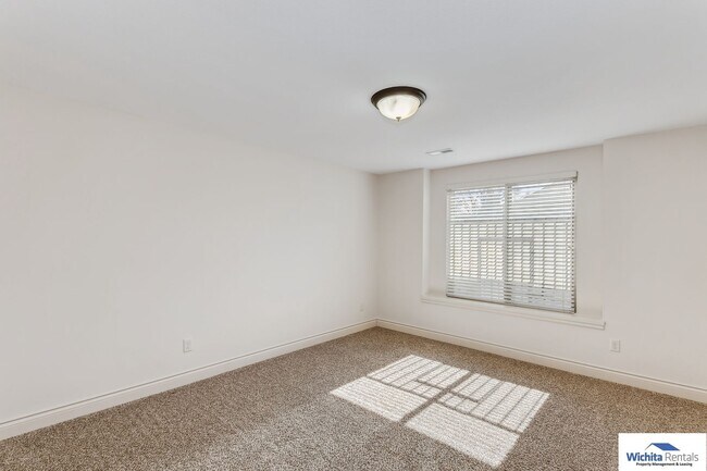 Building Photo - Andover Schools - 4 bedroom 3 bath