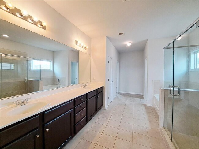 Building Photo - 3329 Long Creek Dr