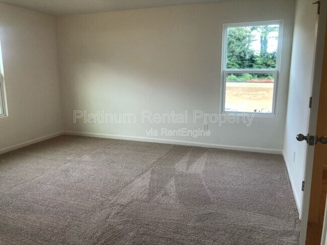 Building Photo - 202 Grand Central Wy