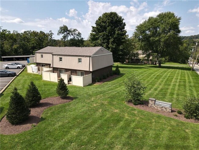 Building Photo - 604 Carriage Hill Dr
