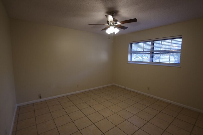 Building Photo - Spacious 3-Bedroom Home in South Tyler – A...