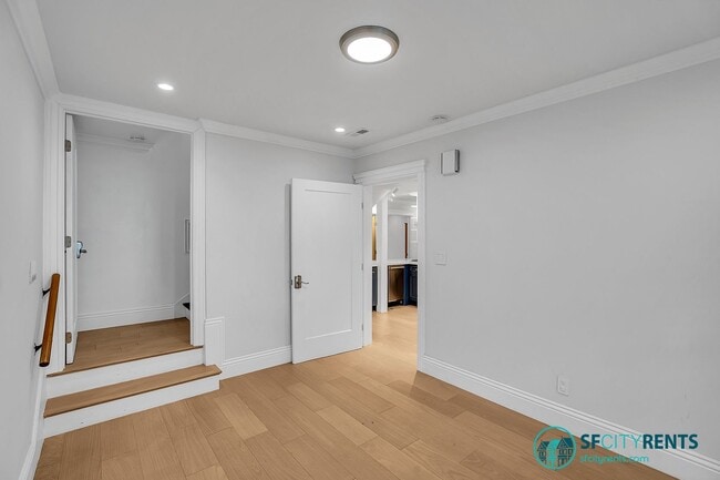 Building Photo - Diamond Heights/Noe Valley: Single Family Home w/ Guest Suite, Yard, Garage & EV Charger