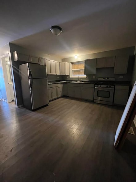 Building Photo - 8445 S Gilbert Ct